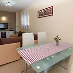 In With Two-bedrooms 1 아파트 자드라보노
