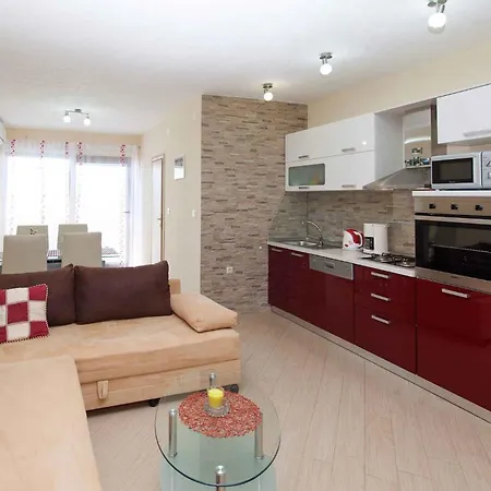 In With Two-bedrooms 1 יאדראנובו