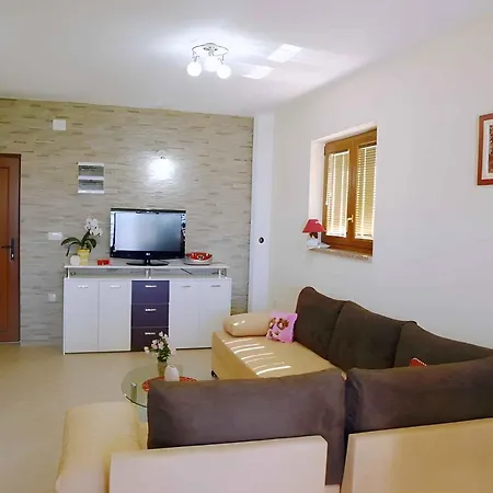 In With Two-bedrooms 1 *
