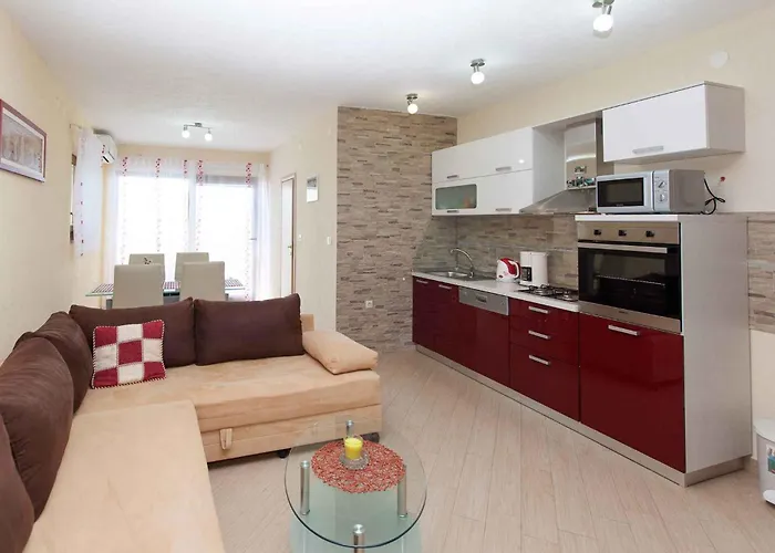 In With Two-bedrooms 1 יאדראנובו