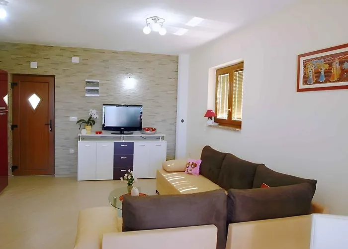 In With Two-bedrooms 1 *